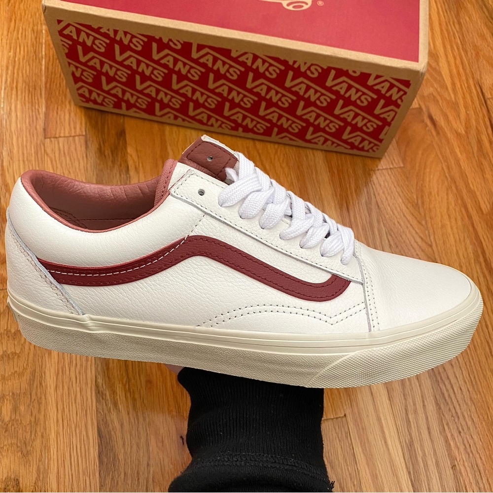 Vans Old Skool Leather Women’s Sneakers